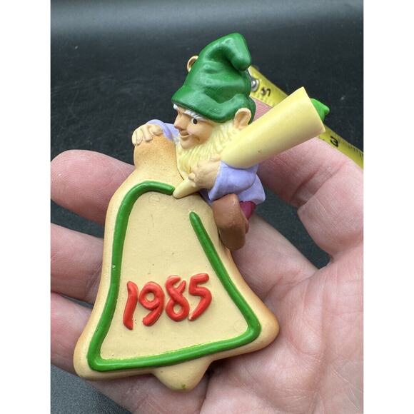 Vintage 1985 Elf Decorating Christmas Cookie Ornament Tree Santa Cottagecore -6D - Picture 2 of 6